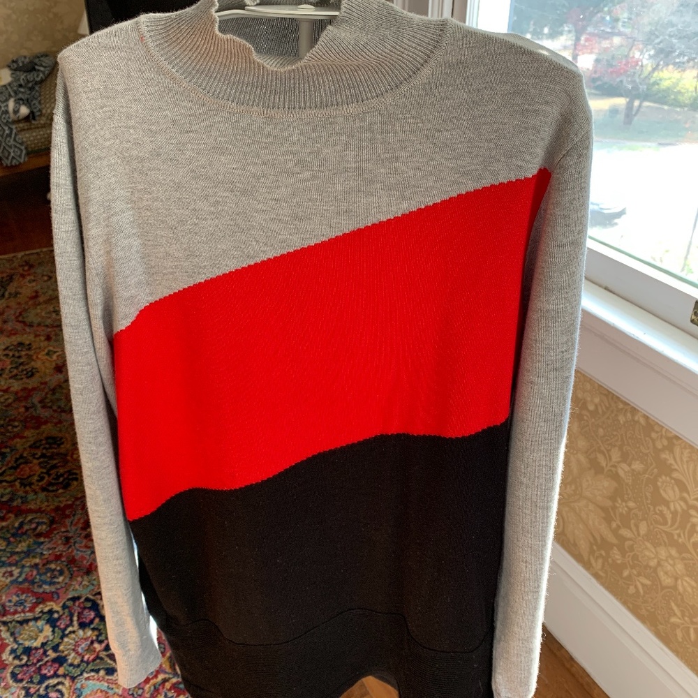 89th and Madison NWOT mock turtleneck sweater.